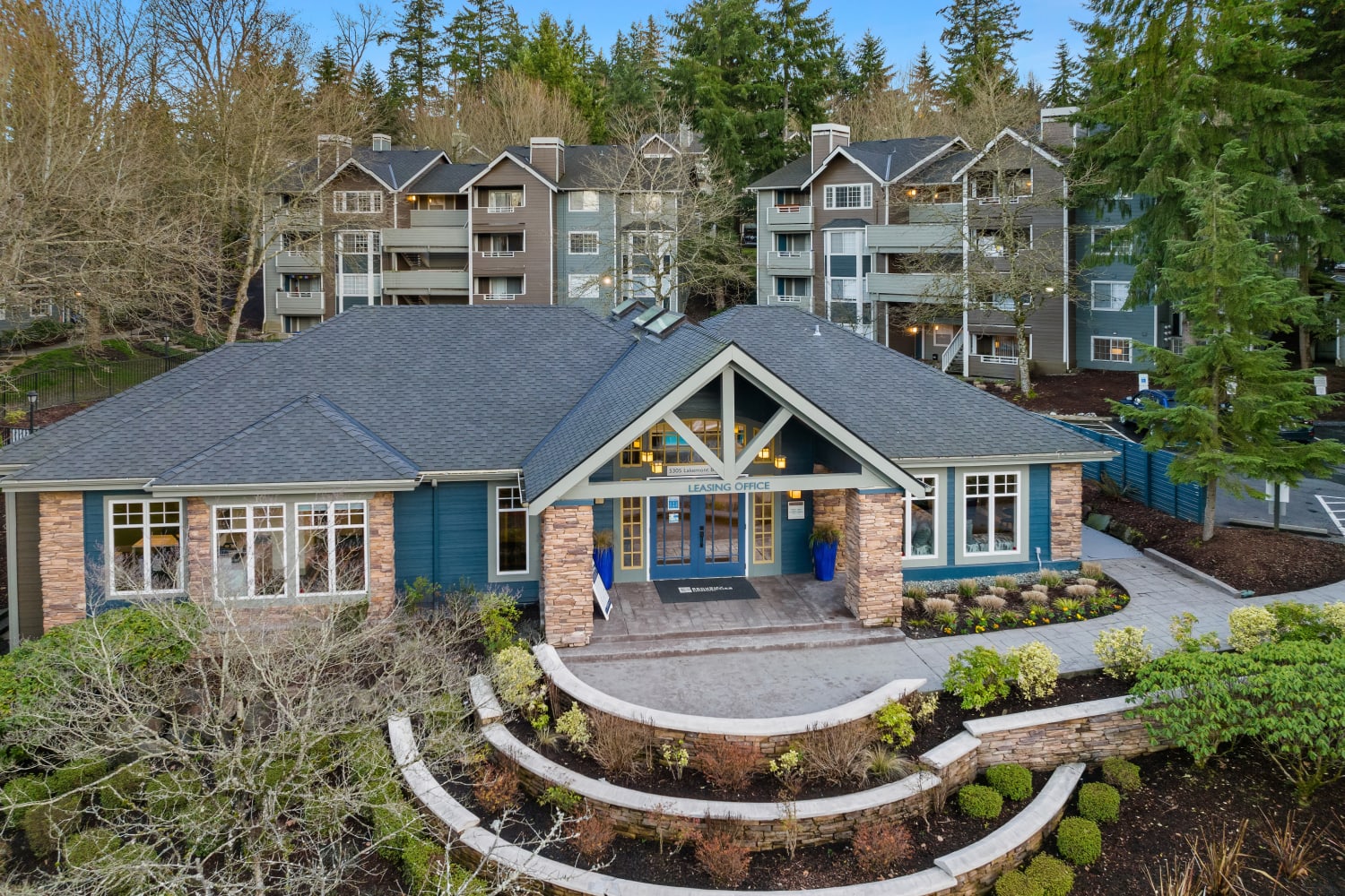 Exterior of Overlook at Lakemont in Bellevue, Washington