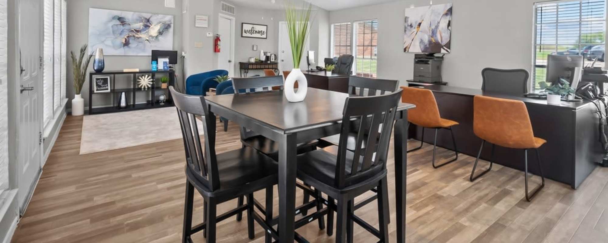 Apartments at Parkwood Square in Arlington, Texas