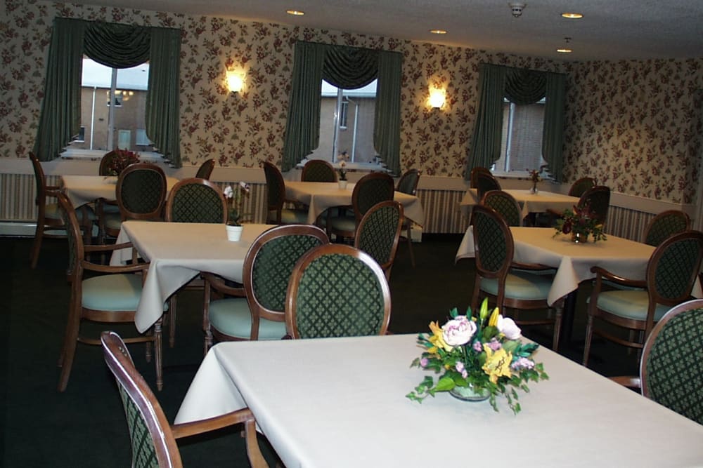 Dining room at Omni West Assisted Living in Youngstown, Ohio