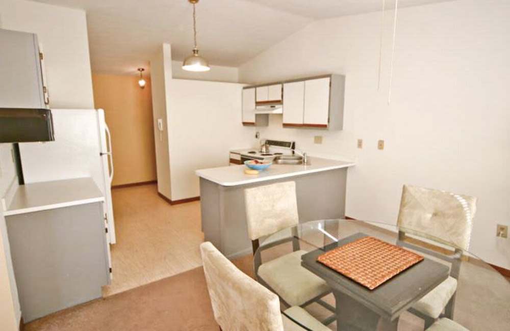 Well-equipped kitchen and dining space at Carriage Court in Cincinnati, Ohio