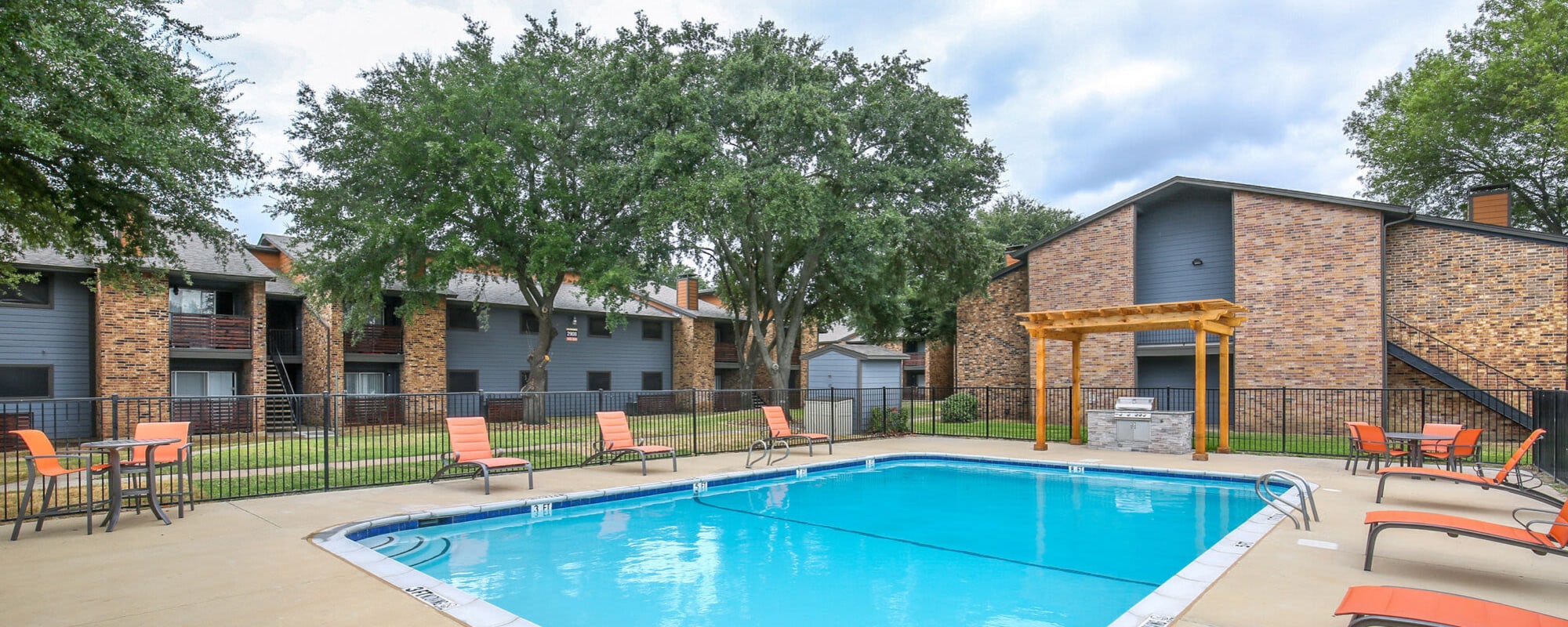 East Arlington, TX Apartments The District on Collins