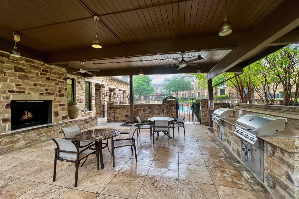 Community patio at Broadstone Grand Avenue in Pflugerville, Texas