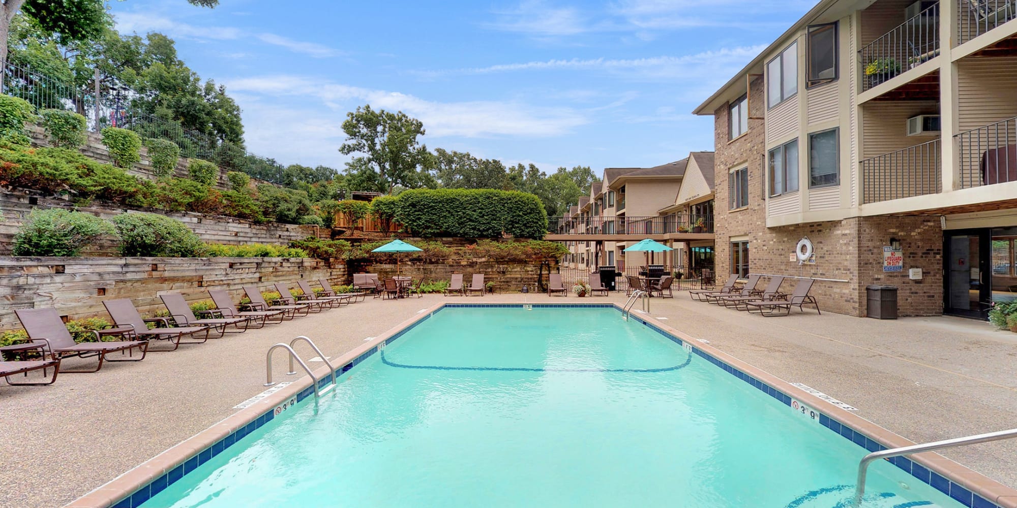 Apartments at Oaks Vernon in Edina, Minnesota