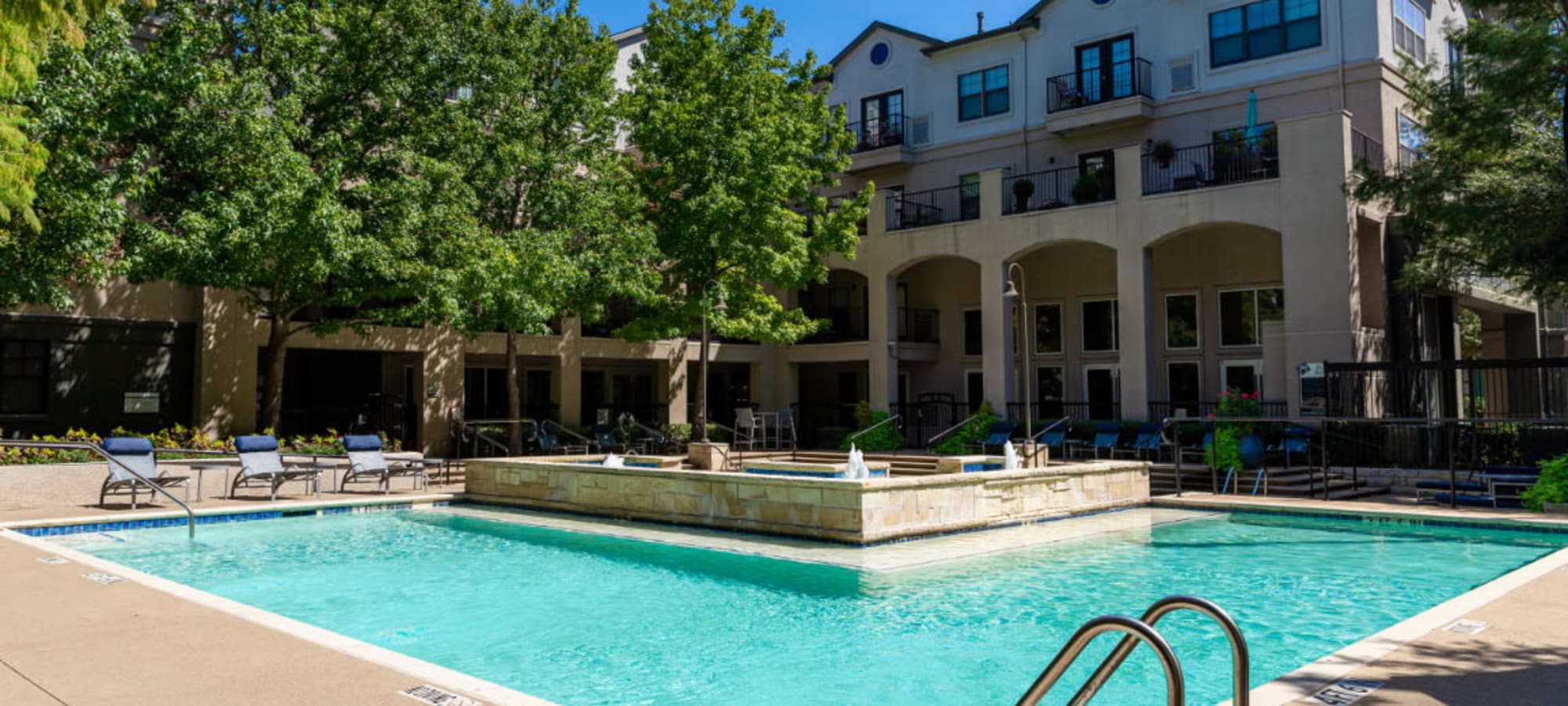 Gallery of photos for Marquis at Texas Street in Dallas, Texas