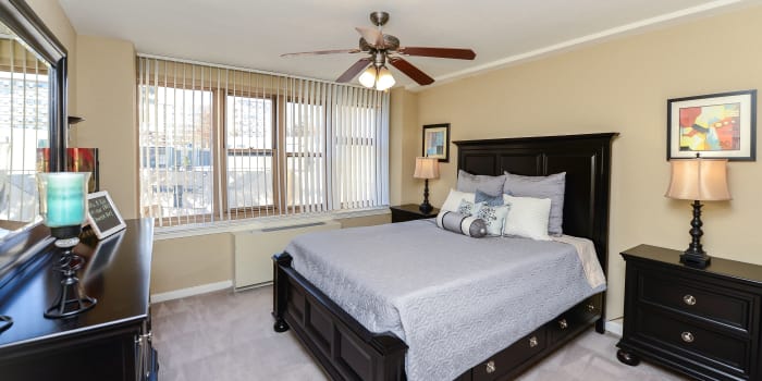 Parkview at Collingswood Apartment Homes offers a luxury bedroom in Collingswood, New Jersey