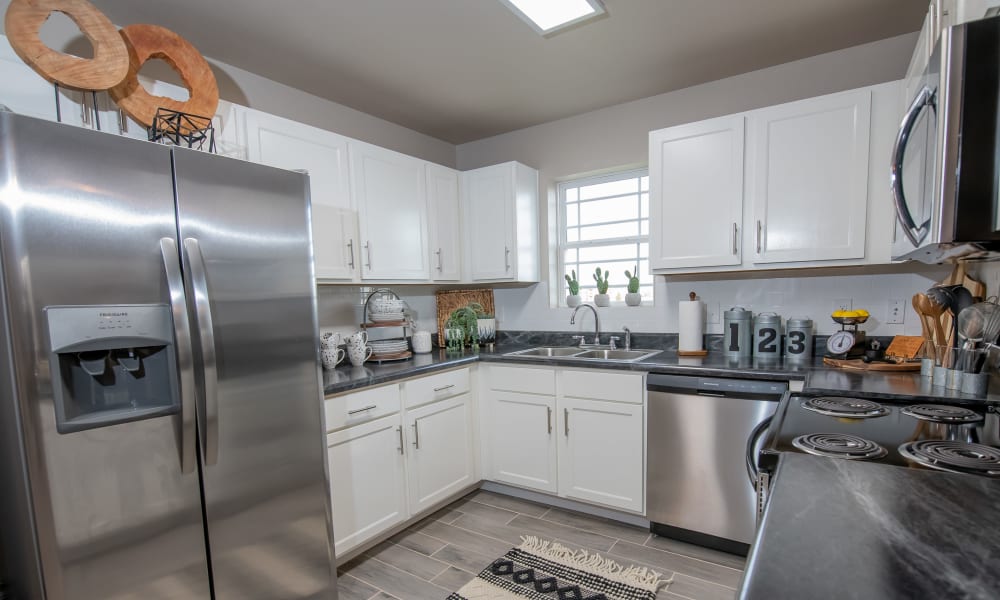 Kitchen at Stonehorse Crossing Apartments in Oklahoma City, Oklahoma