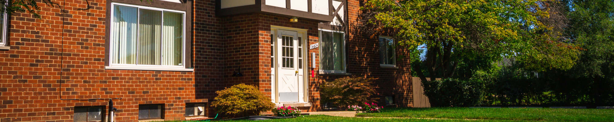 The neighborhood near Maple Grove Apartments in Sterling Heights, Michigan