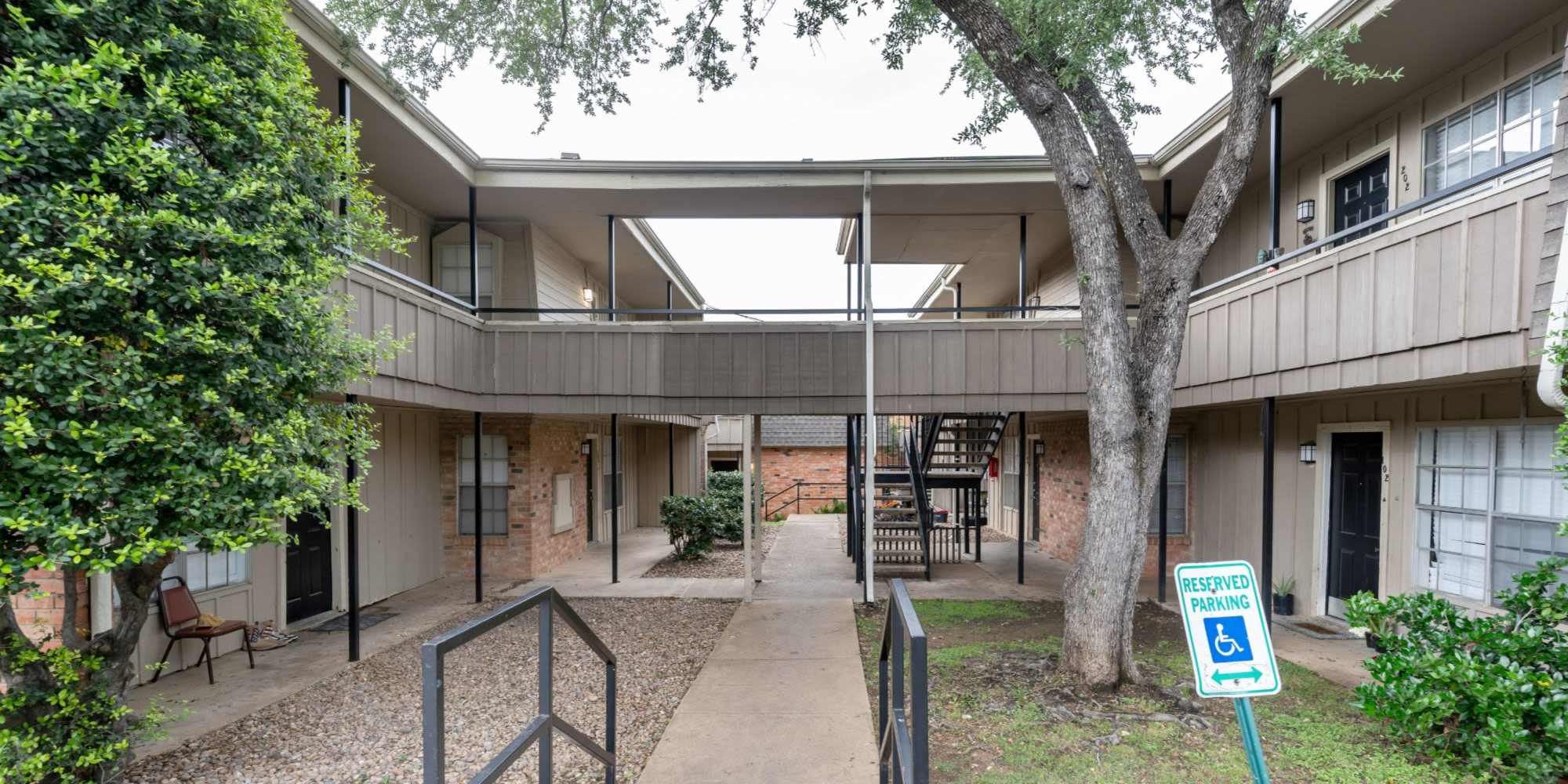 Apartments in Hurst, Texas at Arbor Park Apartments 