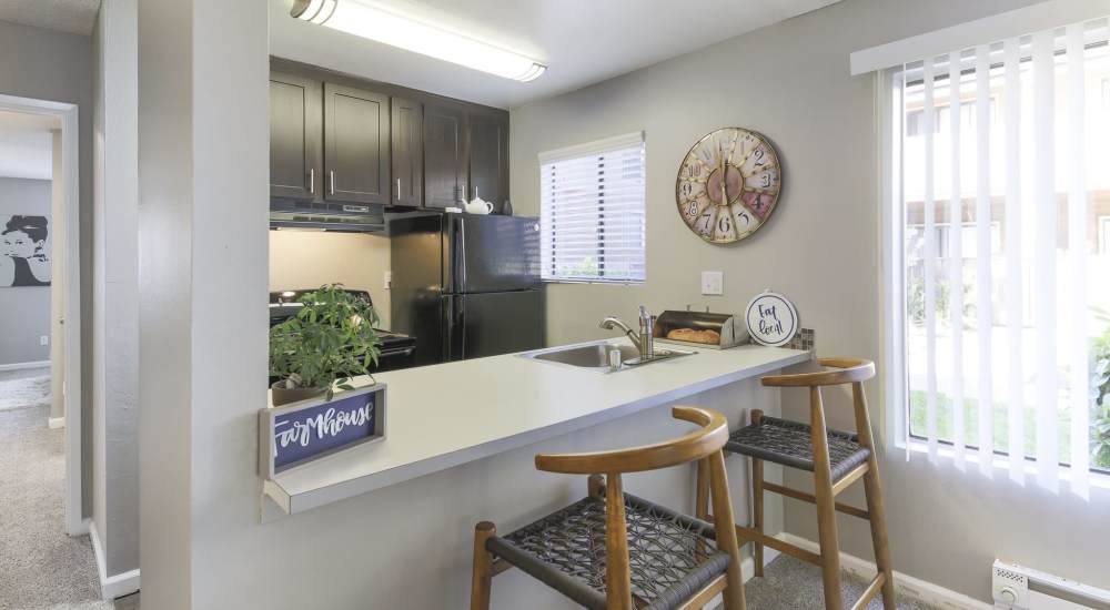 A beautiful kitchen at Woodchase Apartments in San Leandro, California