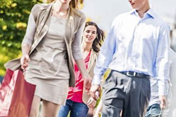 Couple walking around Pittsburgh, Pennsylvania near Club at North Hills
