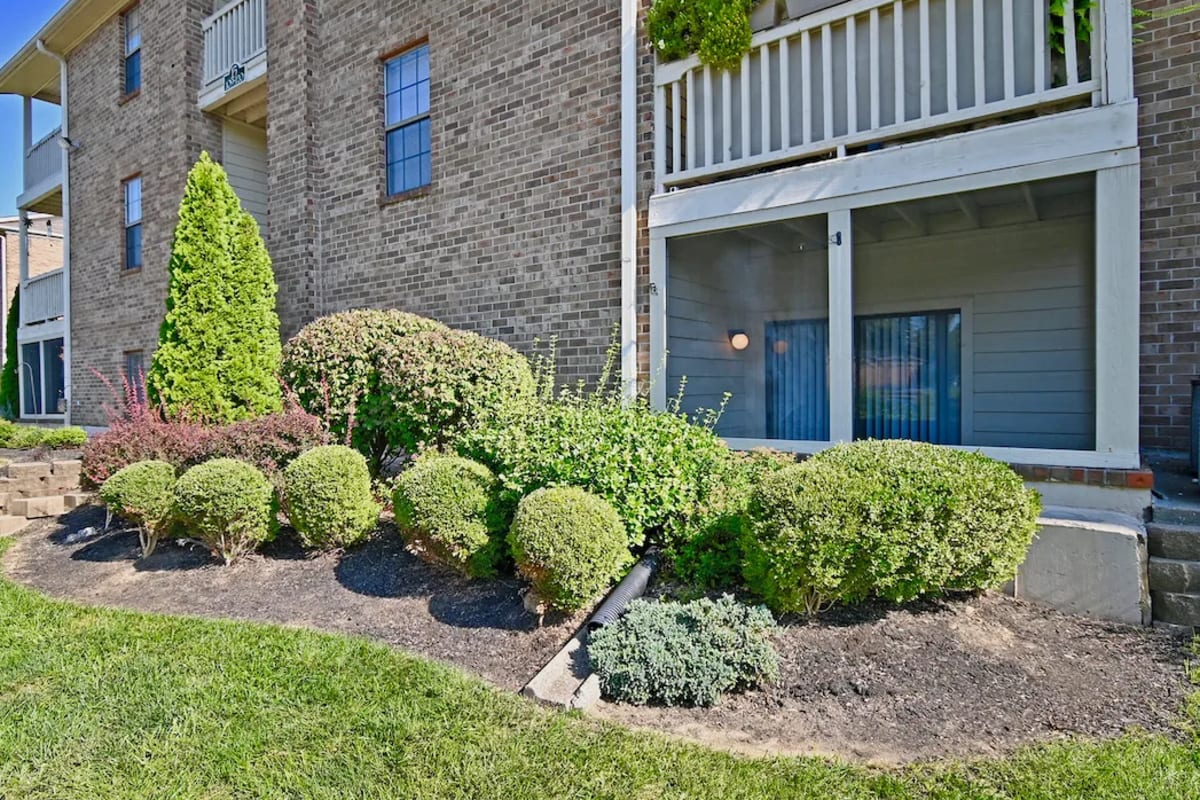 Apartments exterior view with balcony at Woodspring Apartments in Florence, Kentucky