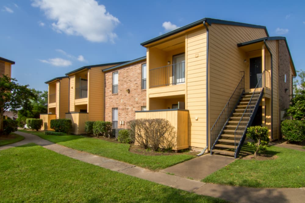 Photos of Alvin, TX Apartments with Vaulted Ceilings