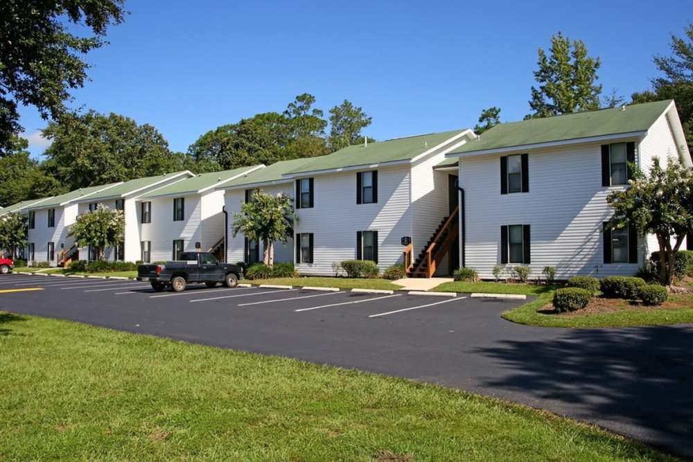 Apartment's exterior view at Amelia Apartments and Townhomes in Valdosta, Georgia