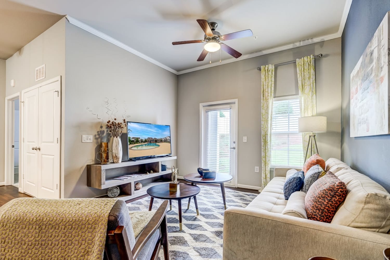 Photos of Creekside at Greenlawn Apartment Homes in Columbia, South