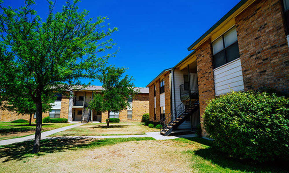 Side view of community apartment at Cross Timbers At Grand Street in Amarillo, Texas