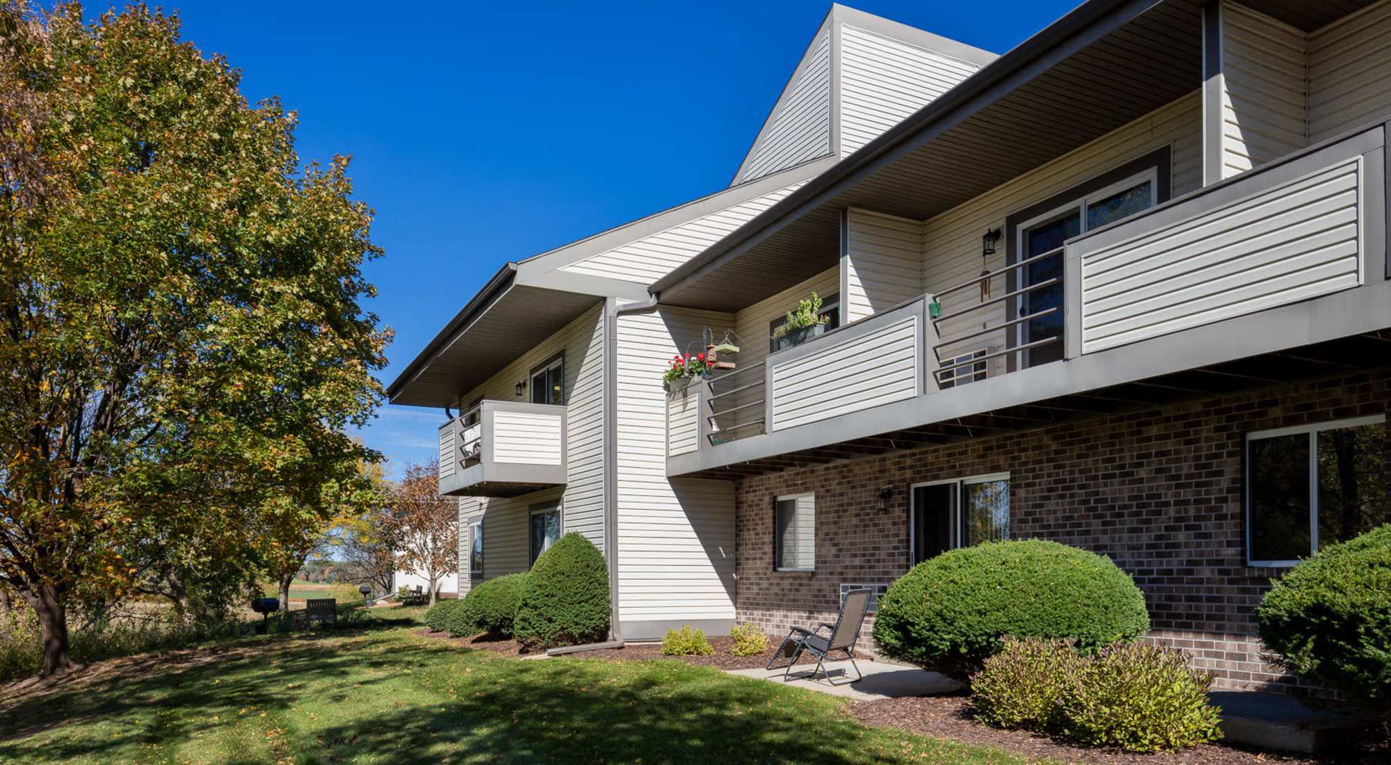 Exterior view of an apartment at Virtual Tour | Pine Cove Apartments in Oregon, Wisconsin
