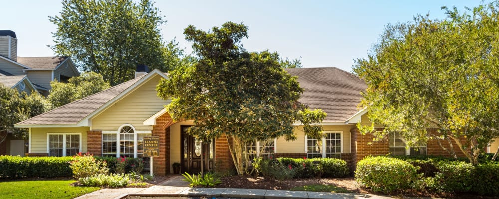 Exterior of the clubhouse at Gates at Jubilee in Daphne, Alabama