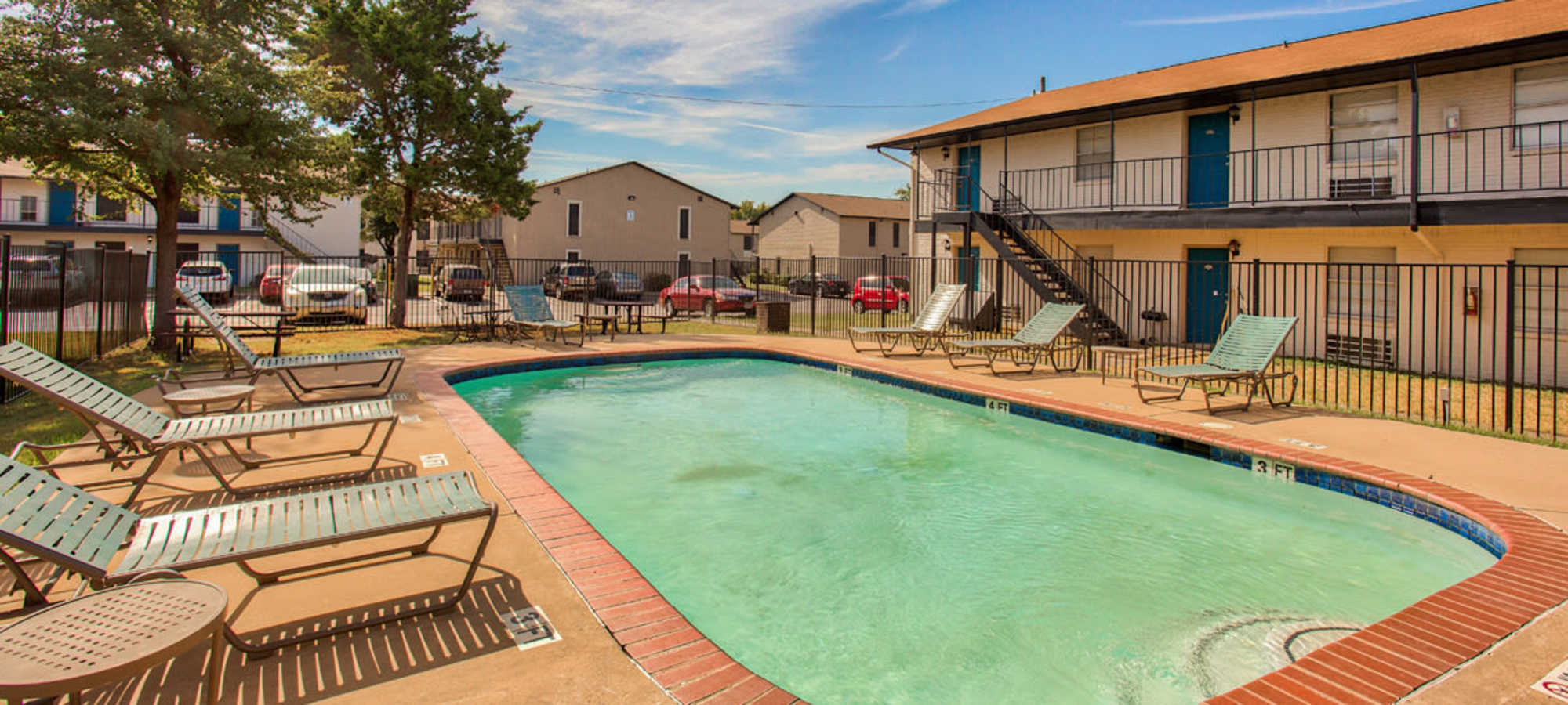 Apartments at Woodside Flats in Dallas, Texas   