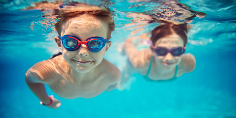 Kids swimming at the Villa del Rio Apartments pool in Sacramento, California