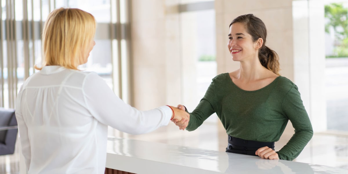 A women checking in at the front desk at South Albany Self Storage in Tangent, Oregon