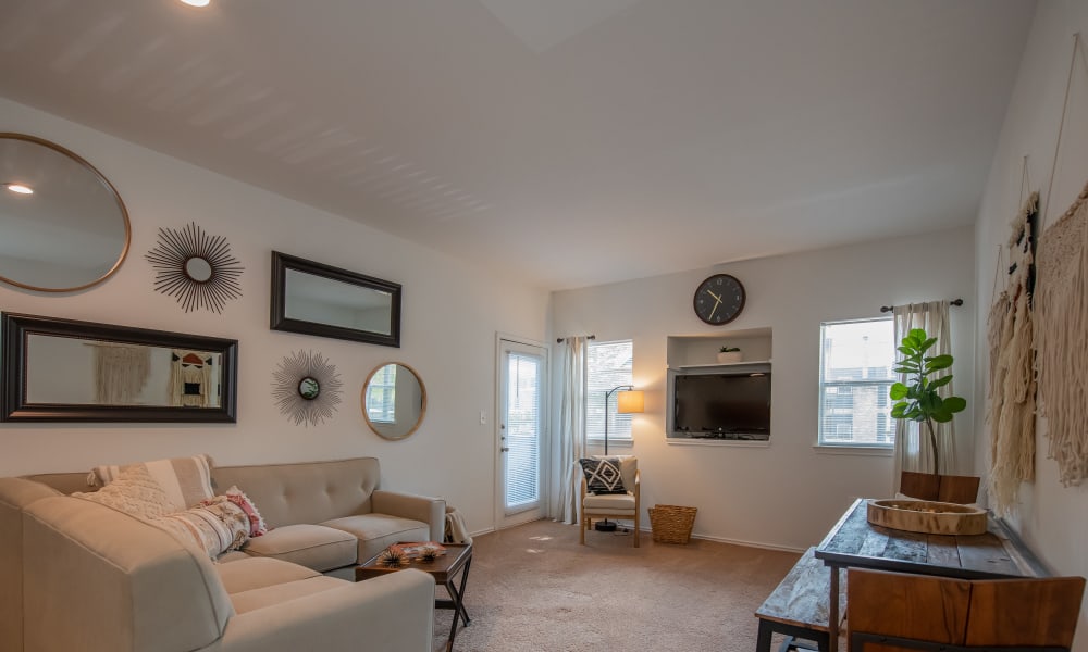 Living room at The Pointe of Ridgeland in Ridgeland, Mississippi