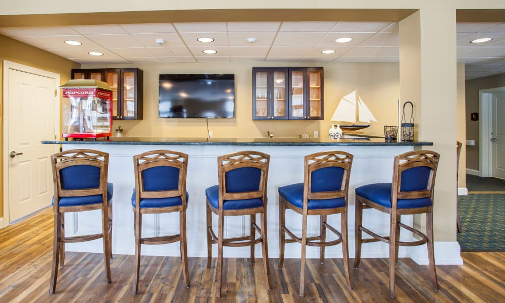 Bar seating in the dining room at Keystone Place at Wooster Heights in Danbury, Connecticut