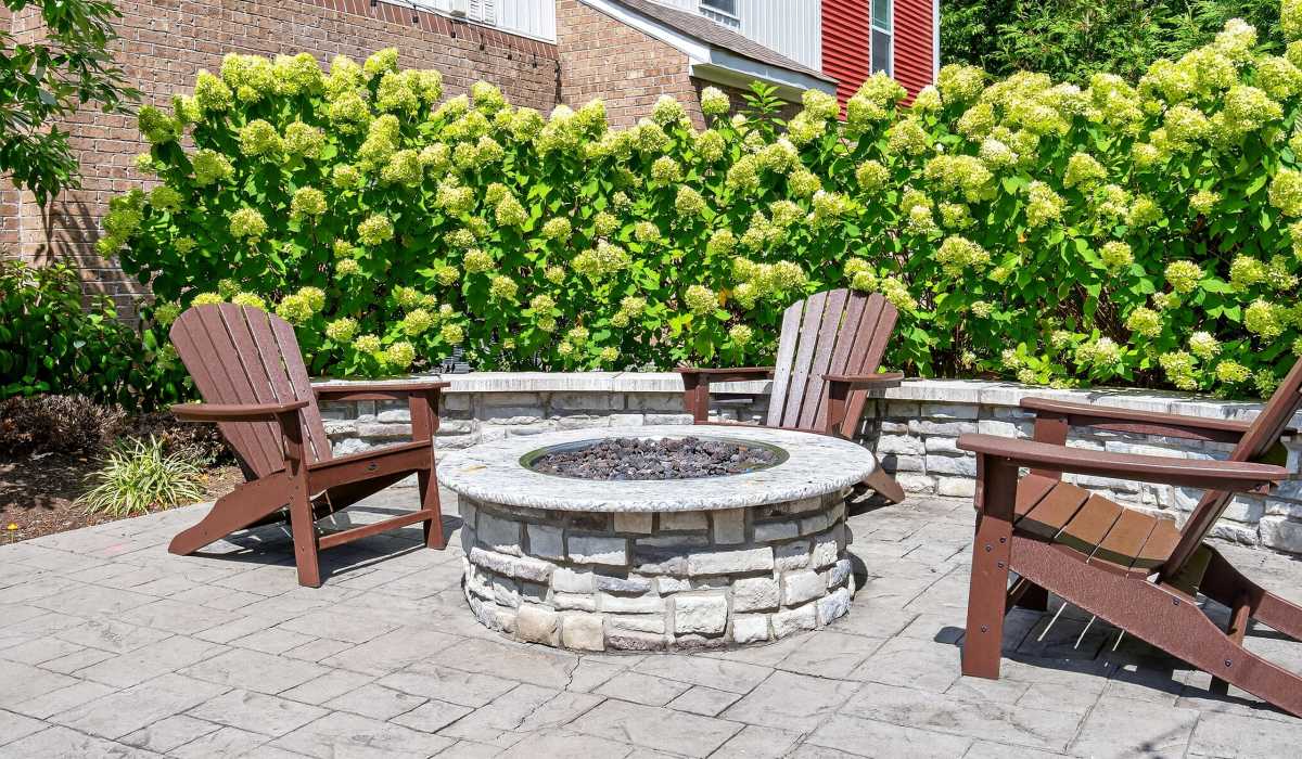 Outdoor seating area with firepit at Palomar Stables in Lexington,Kentucky