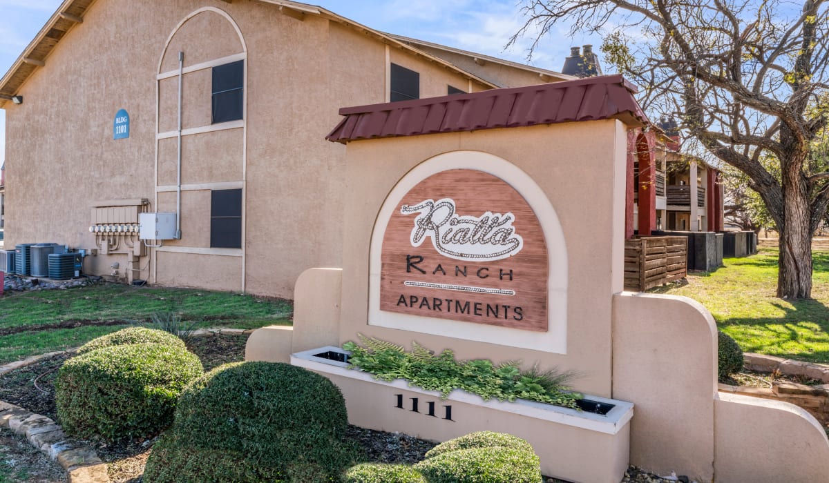 Exterior building with community sign at Riatta Ranch Apartments in Abilene, Texas
