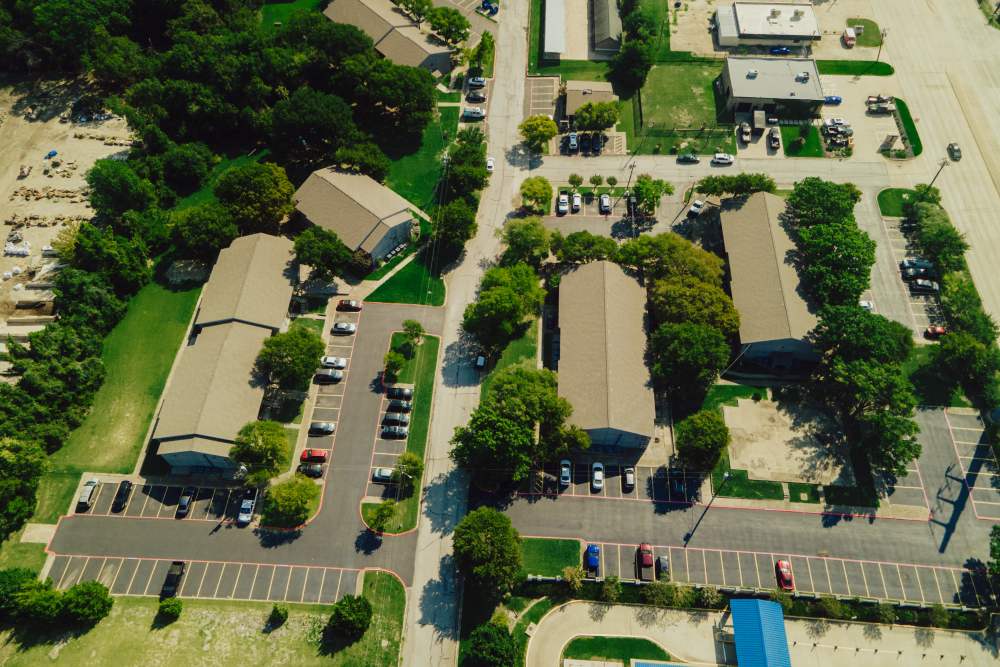 Aerial view of Lakeshore Villa Apartments in Rowlett,Texas