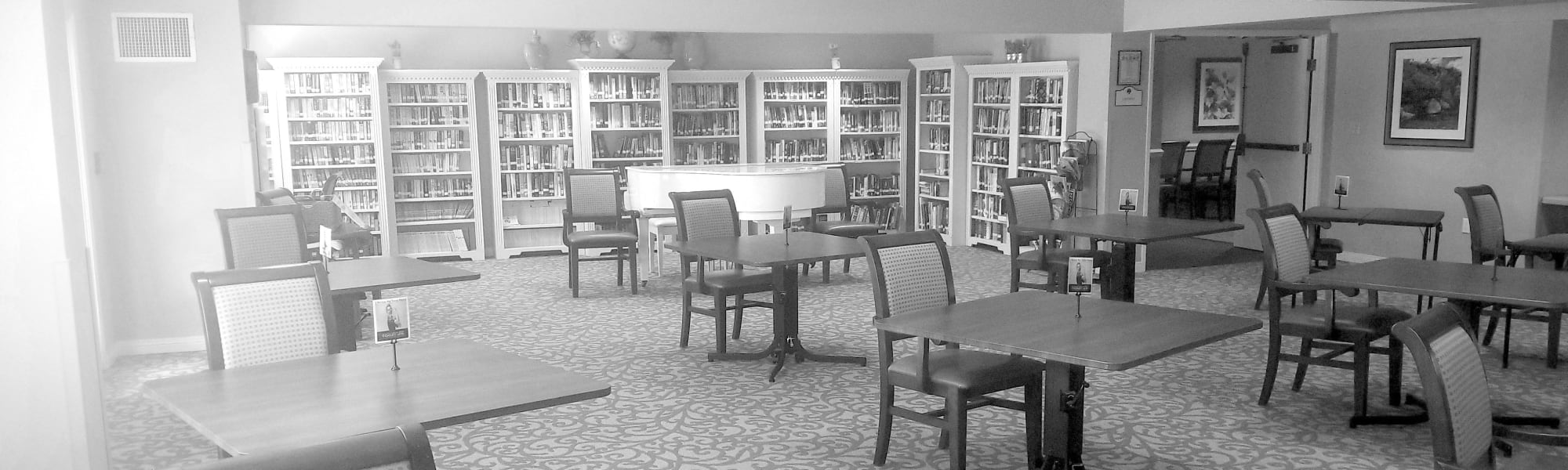 Dining at Pacifica Senior Living Menifee in Sun City, California.