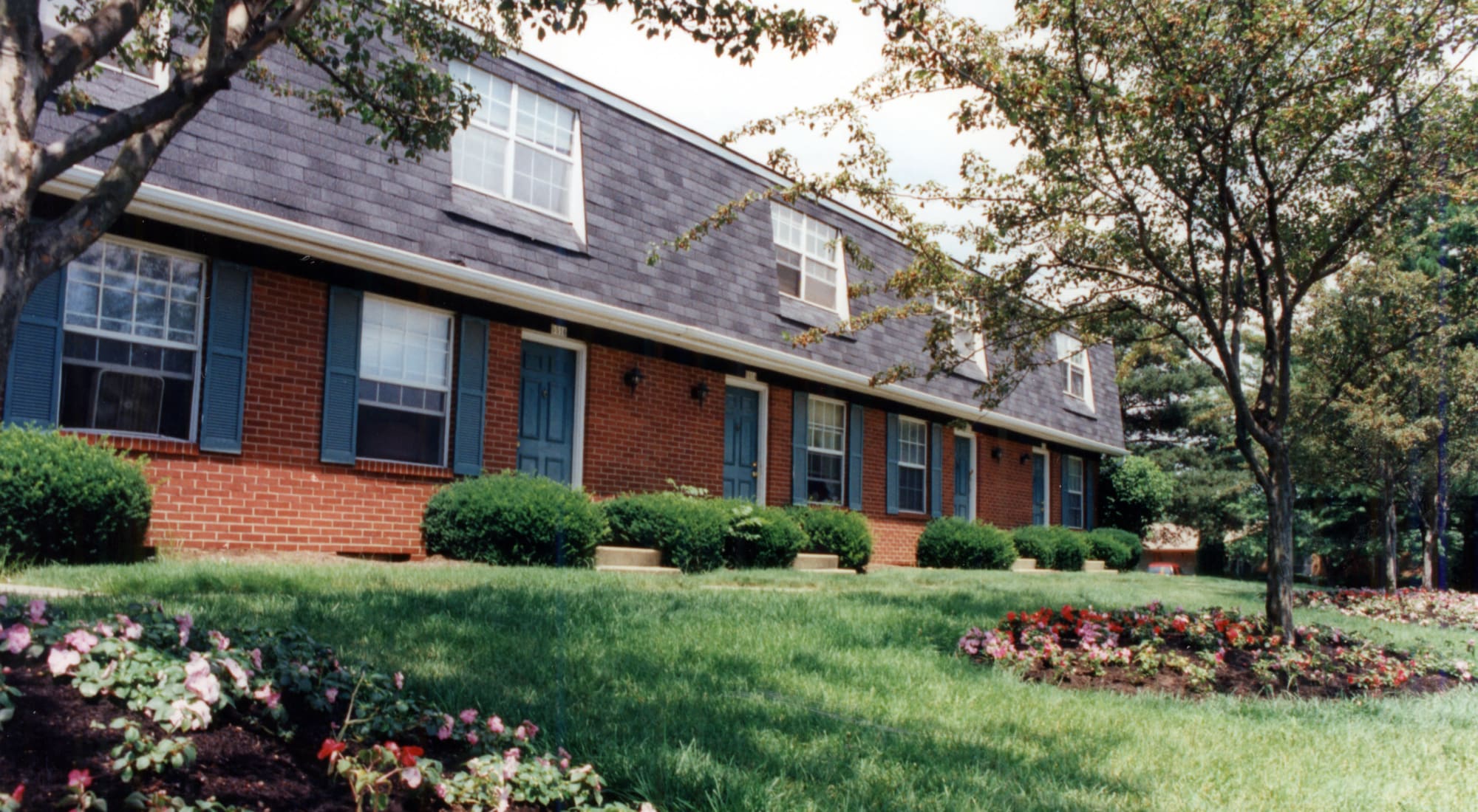 Exterior and beautifully landscaped grounds at Pointe at Northern Woods, Columbus, Ohio