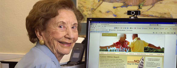 Resident using a computer at Burr Ridge Senior Living