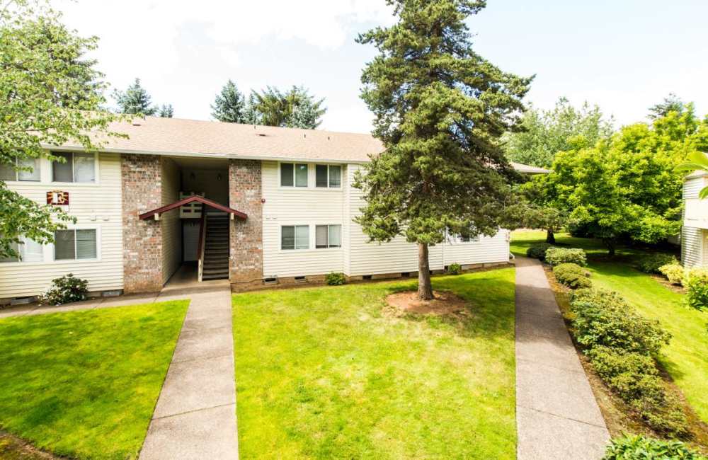 Path up to the building at Heron Hills Apartment Homes in Gresham, Oregon