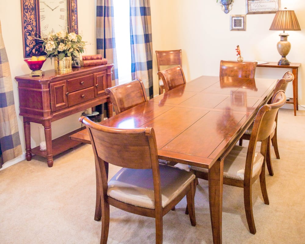 Private resident dining room at Arcadian Cove in Richmond, Kentucky.