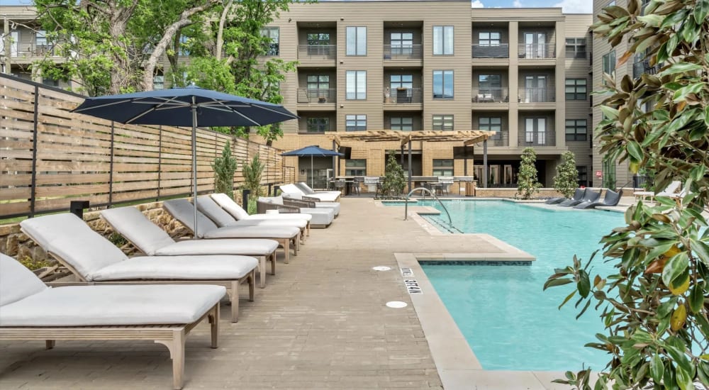 Resort-style pool at Ross + Peak in Dallas, Texas