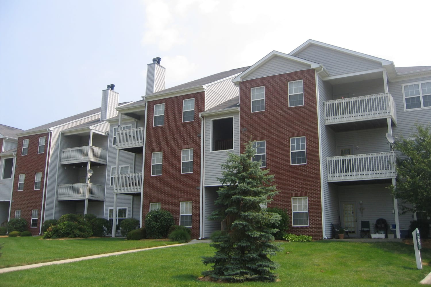 Apartments at Meridian Oaks Apartments in Greenwood, Indiana