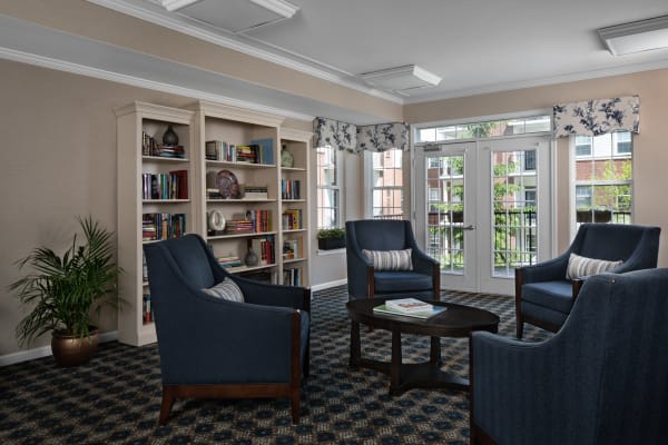 Dining area at assisted living facility in Sterling Heights, MI