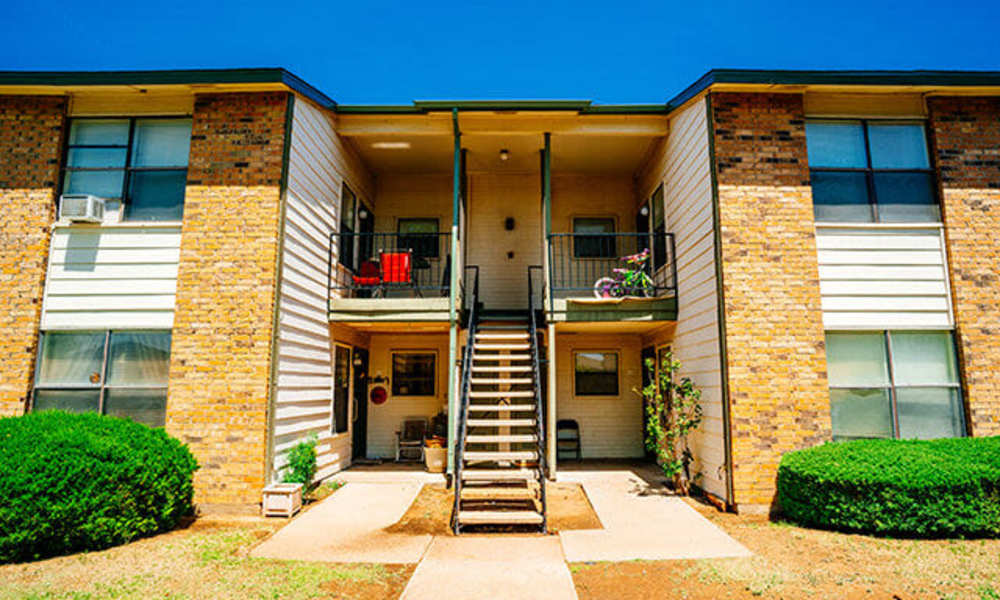 Front view of apartment at Cross Timbers At Grand Street in Amarillo, Texas