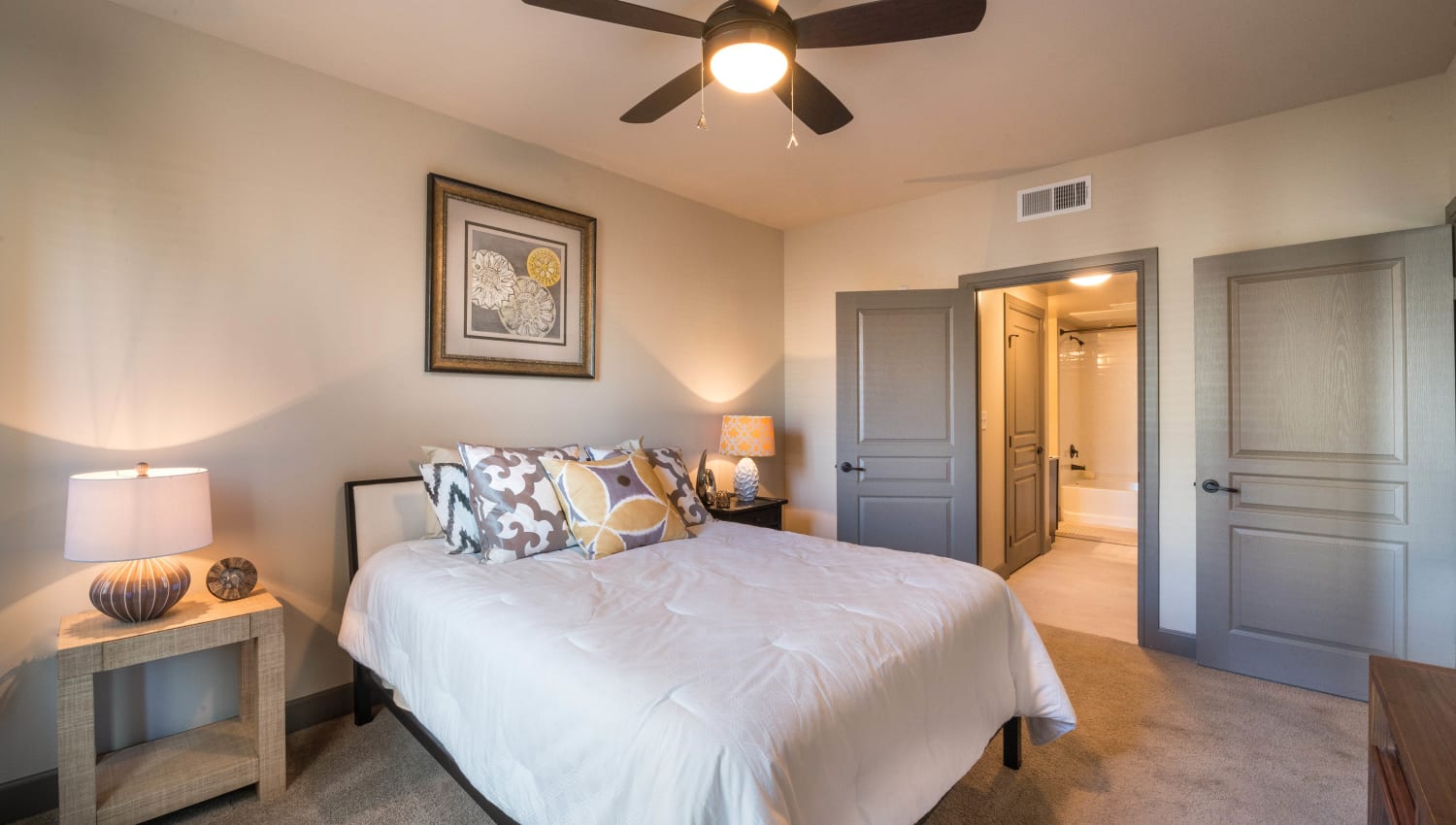 Photos of Union At Carrollton Square Apartments in Carrollton, TX