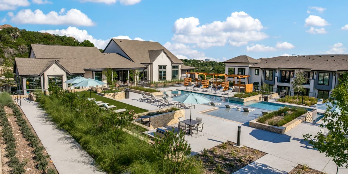 Wonderful community pool and outdoor space at Oro Stone Oak in San Antonio, Texas