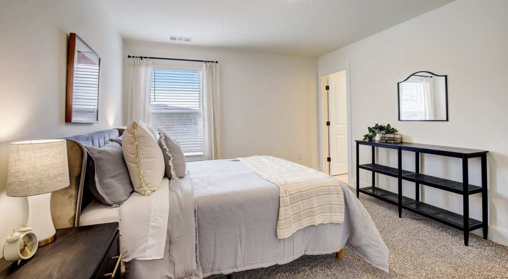 Bedroom with dressing table at Blakeney Commons in Smyrna, Tennessee