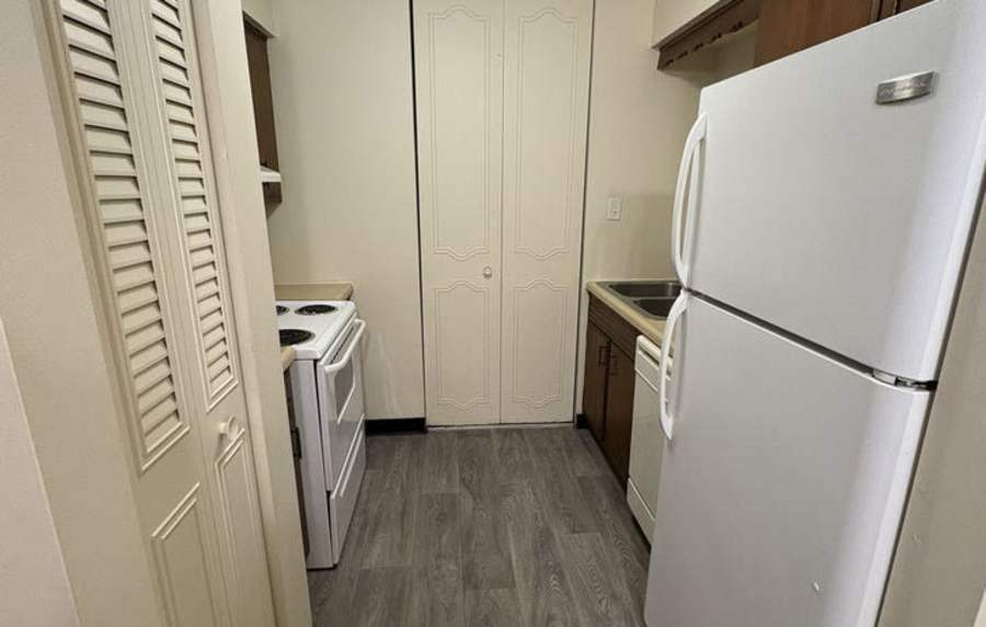 Modern kitchen at Mount Vernon Arms Apartments in Merrillville, Indiana