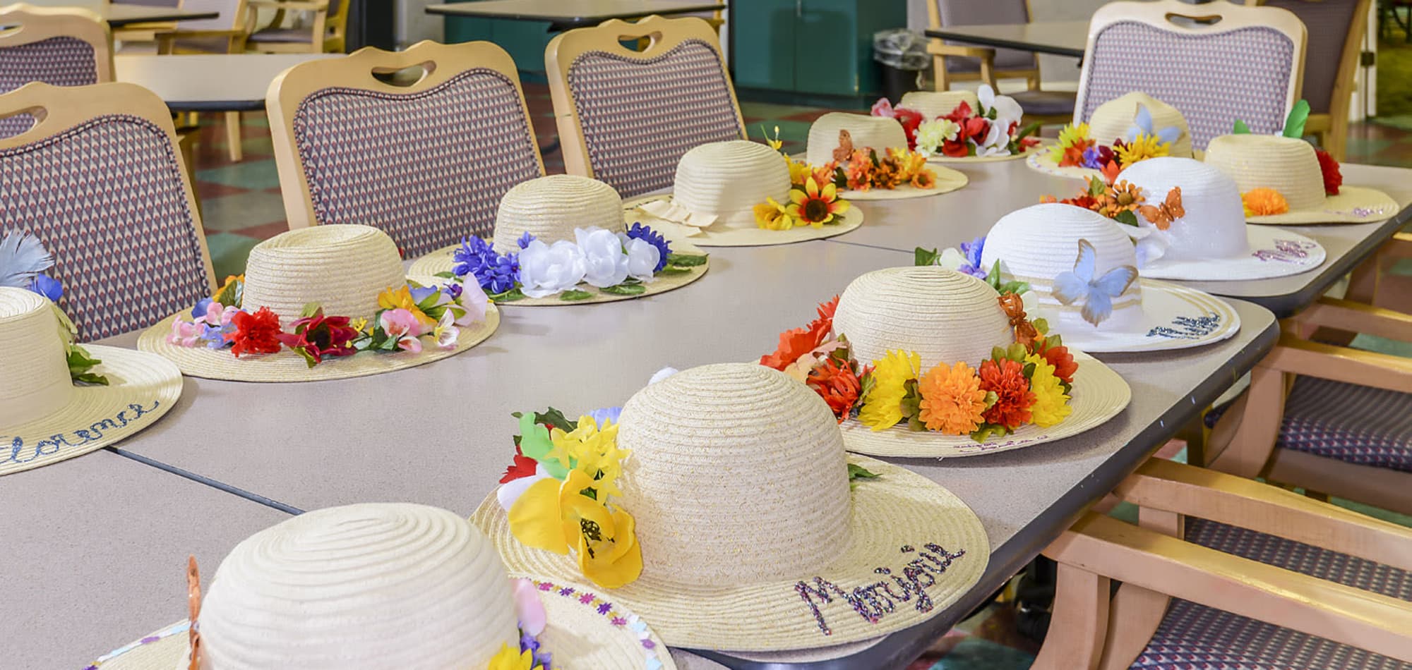 Arts and crafts activities for residents of Arbor Oaks at Greenacres in Greenacres, Florida