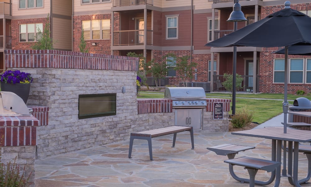 Outdoor fireplace and seating at Icon at Hewitt in Hewitt, Texas