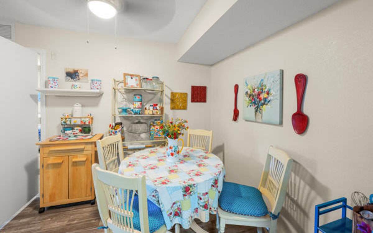 Dining area at Pelican Isles Apartments in Sebastian, Florida