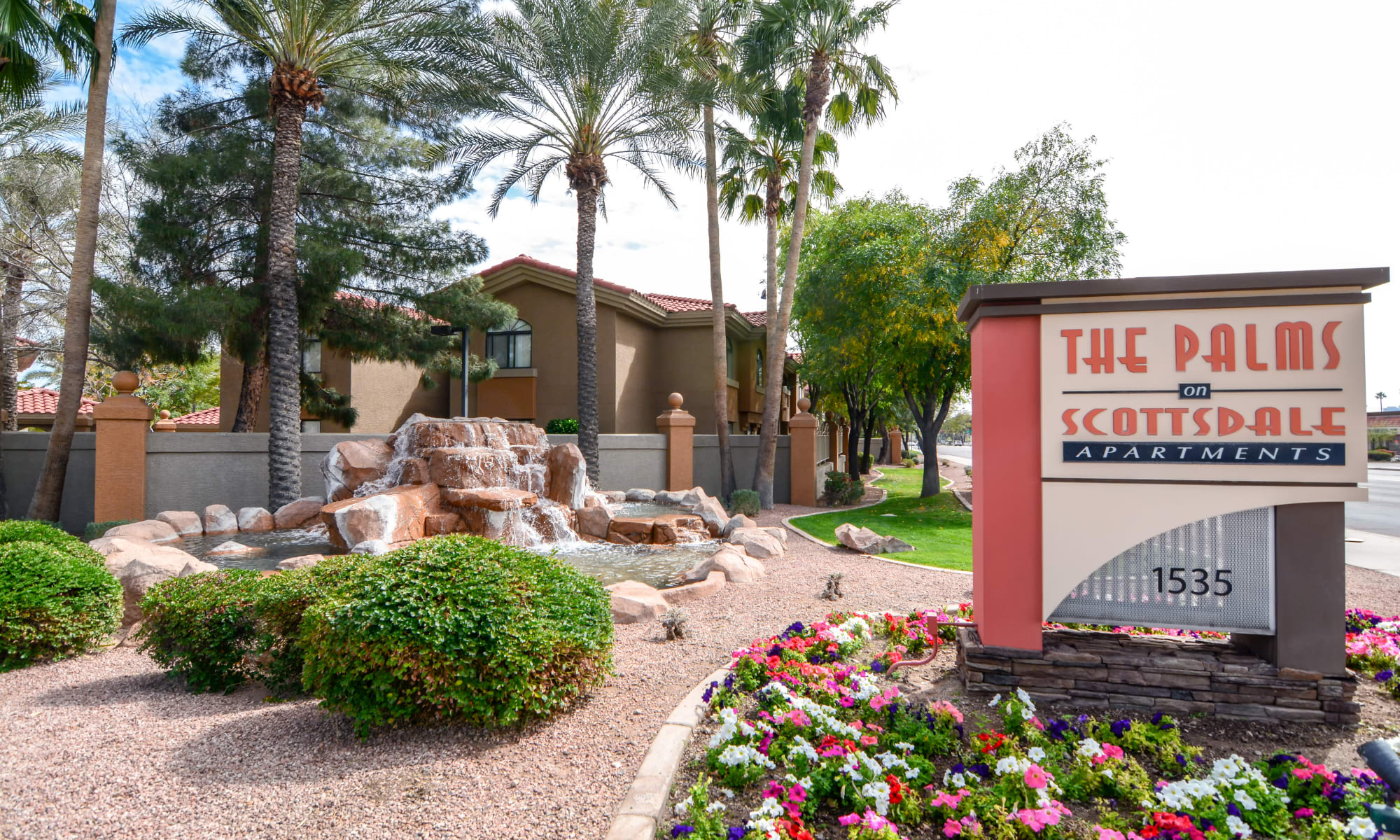 Apartments at The Palms on Scottsdale in Tempe, Arizona