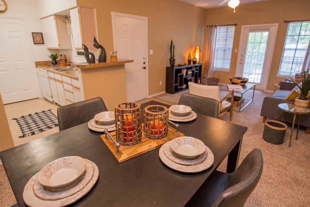 Dining room at Arbors of Pleasant Valley in Little Rock, Arkansas