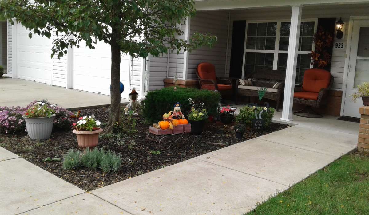  Entry garden view at Hampton Pointe Senior Living in Three Rivers, Michigan