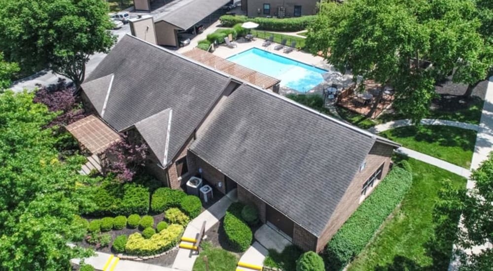 Resident clubhouse and pool at Springhill Apartments in Overland Park, Kansas