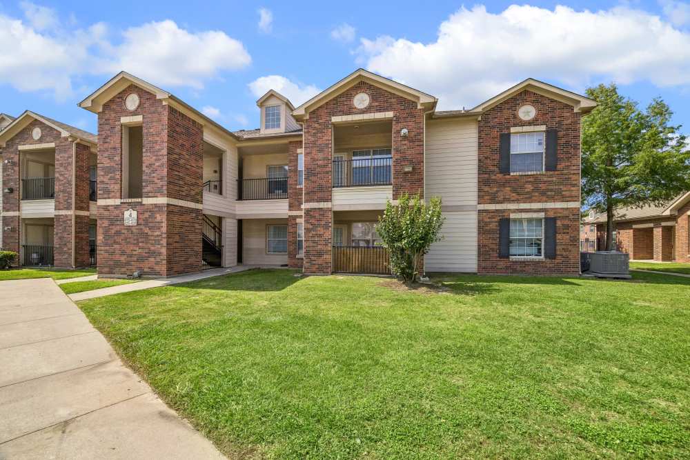 Apartment building exterior at Atascocita Pines in Humble, Texas
